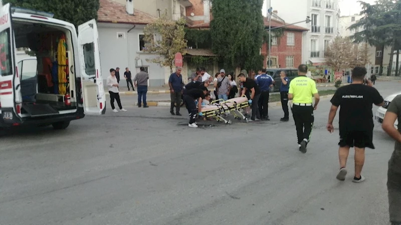 Isparta’da hafif ticari araçla motosiklet çarpıştı: 1 yaralı
