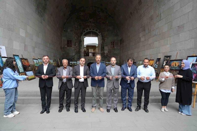 Tarihi Çifte Minareli Medrese’de resim sergisi
