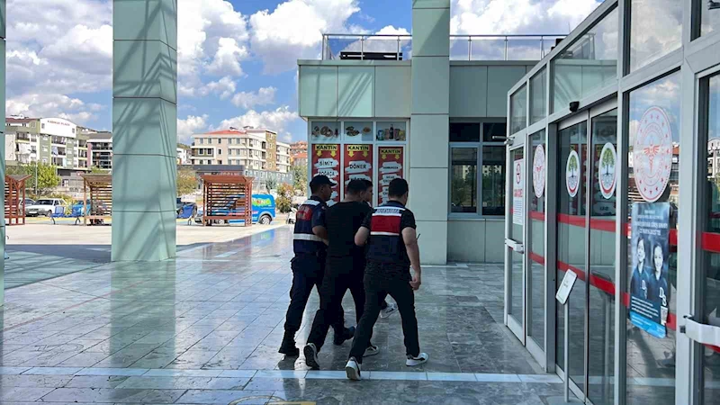 Durduramadığı aracın arkasından ateş edip sürücüyü vurdu
