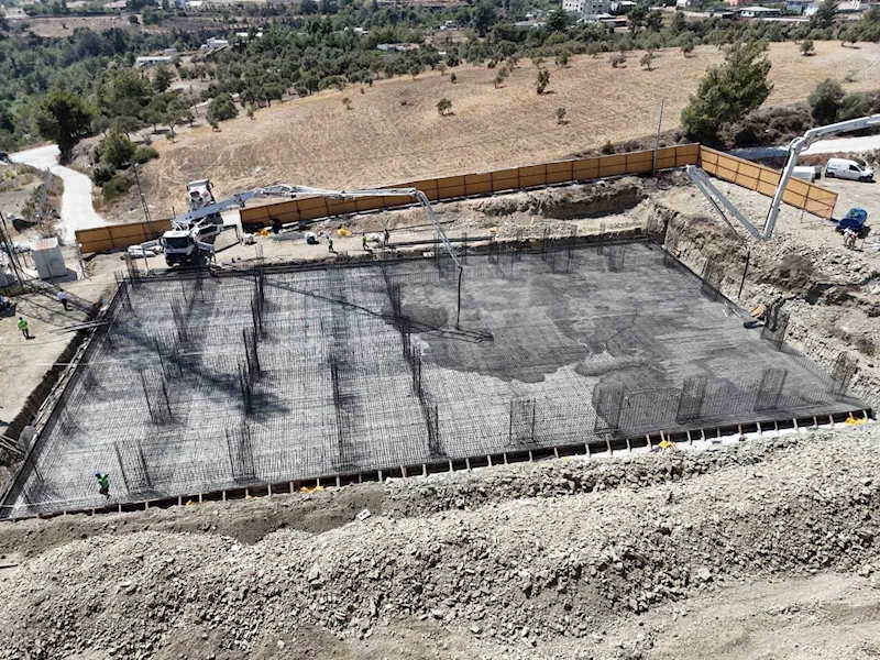Hatay Büyükşehir Belediyesi, Karlısu Mahallesi’ne çok amaçlı salon inşa ediyor
