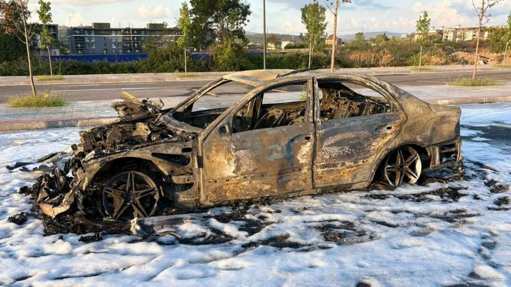 Yabancı plakalı aracını gümrükten geçiremeyince yaktı