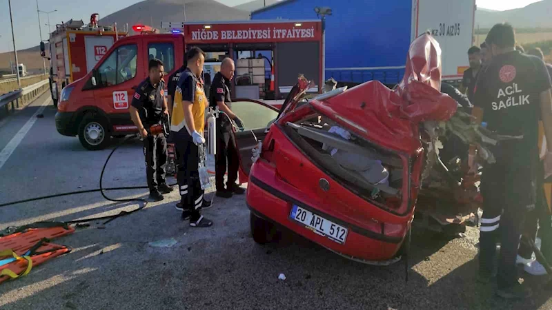 Niğde-Pozantı Otoyolu’nda feci kaza: 2 ölü, 3 yaralı
