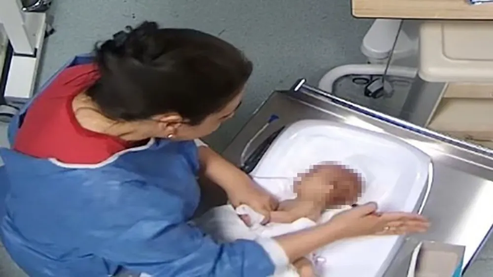 Bebeğe şiddet uygulayarak sakat bırakan hemşire tutuklandı