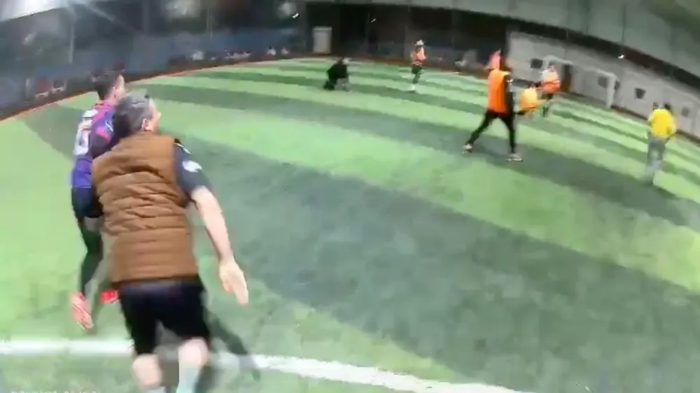 Halı sahanın çatısı çöktü: Facianın eşiğinden dönüldü