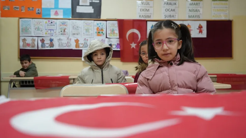 Ara tatilin ardından ilk ders: Bayrak Sevgisi